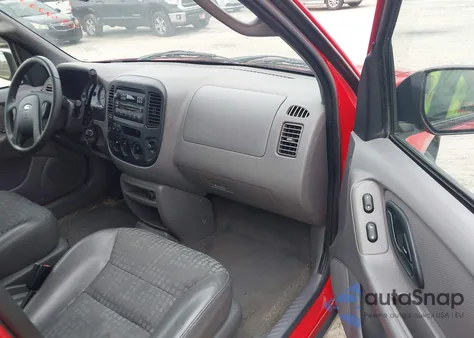 2001 Ford Escape Xls z USA, uszkodzony, nr VIN 1FMYU02111KC37126